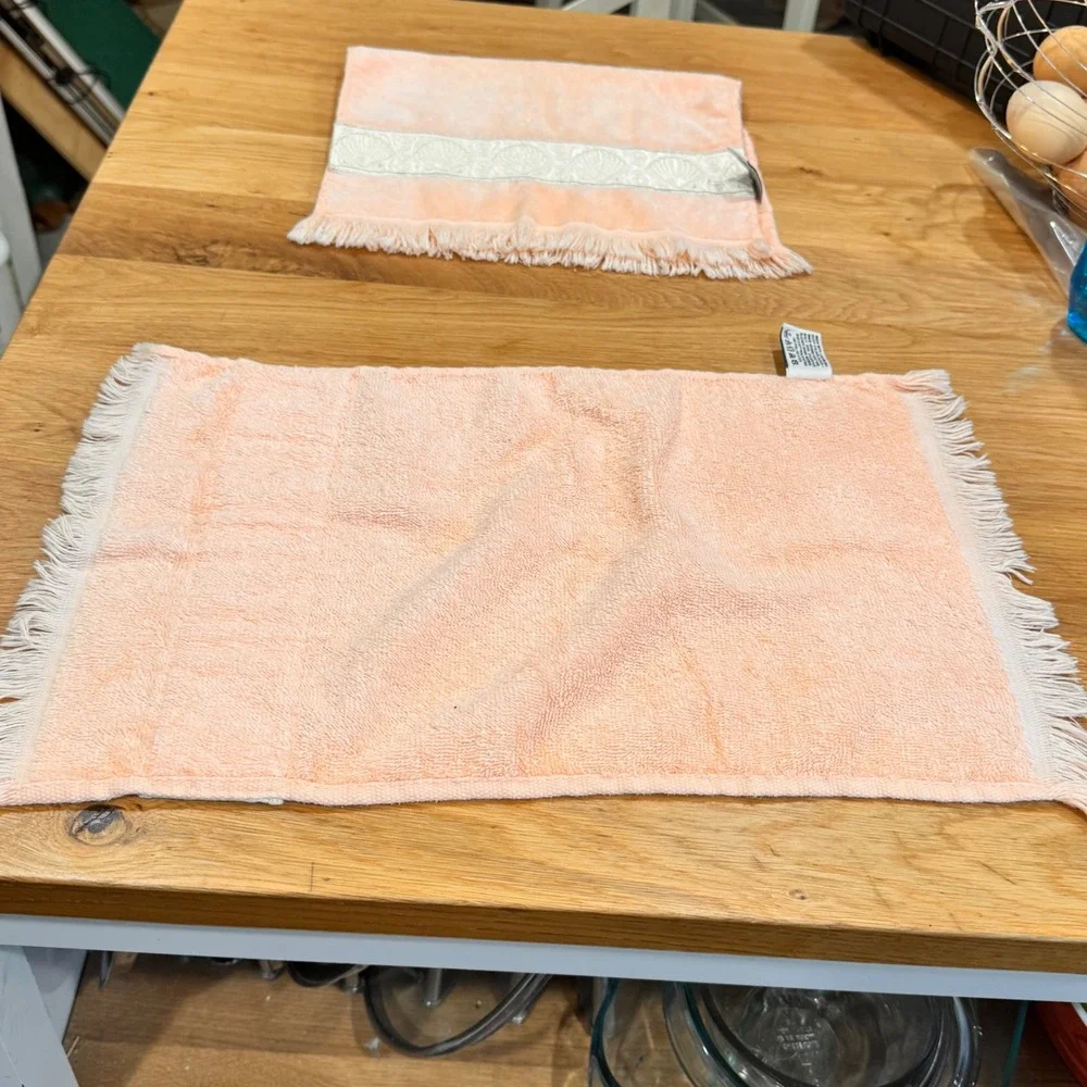 Vintage Fieldcrest Lustre Peach Hand Towels Shell Border Fringe Set of 2 Coastal